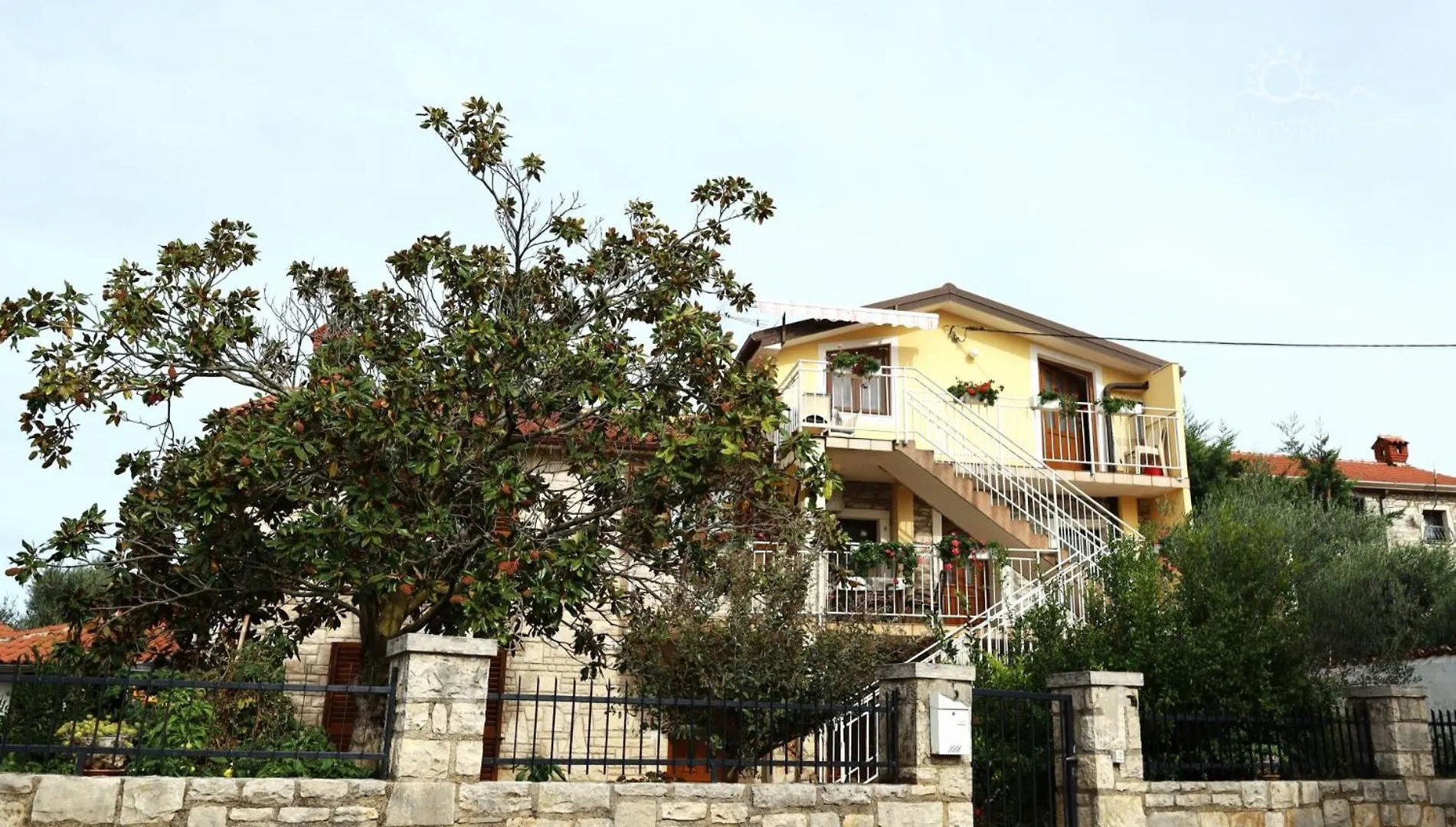 Mara House With Apartments Murine 3*,