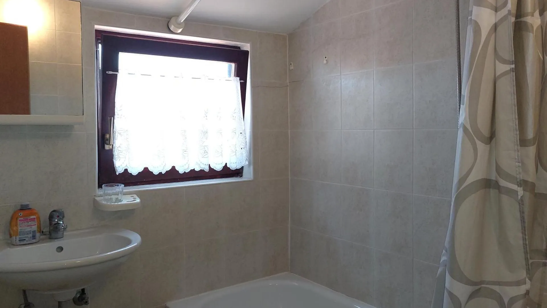 Mara House With Apartments Murine