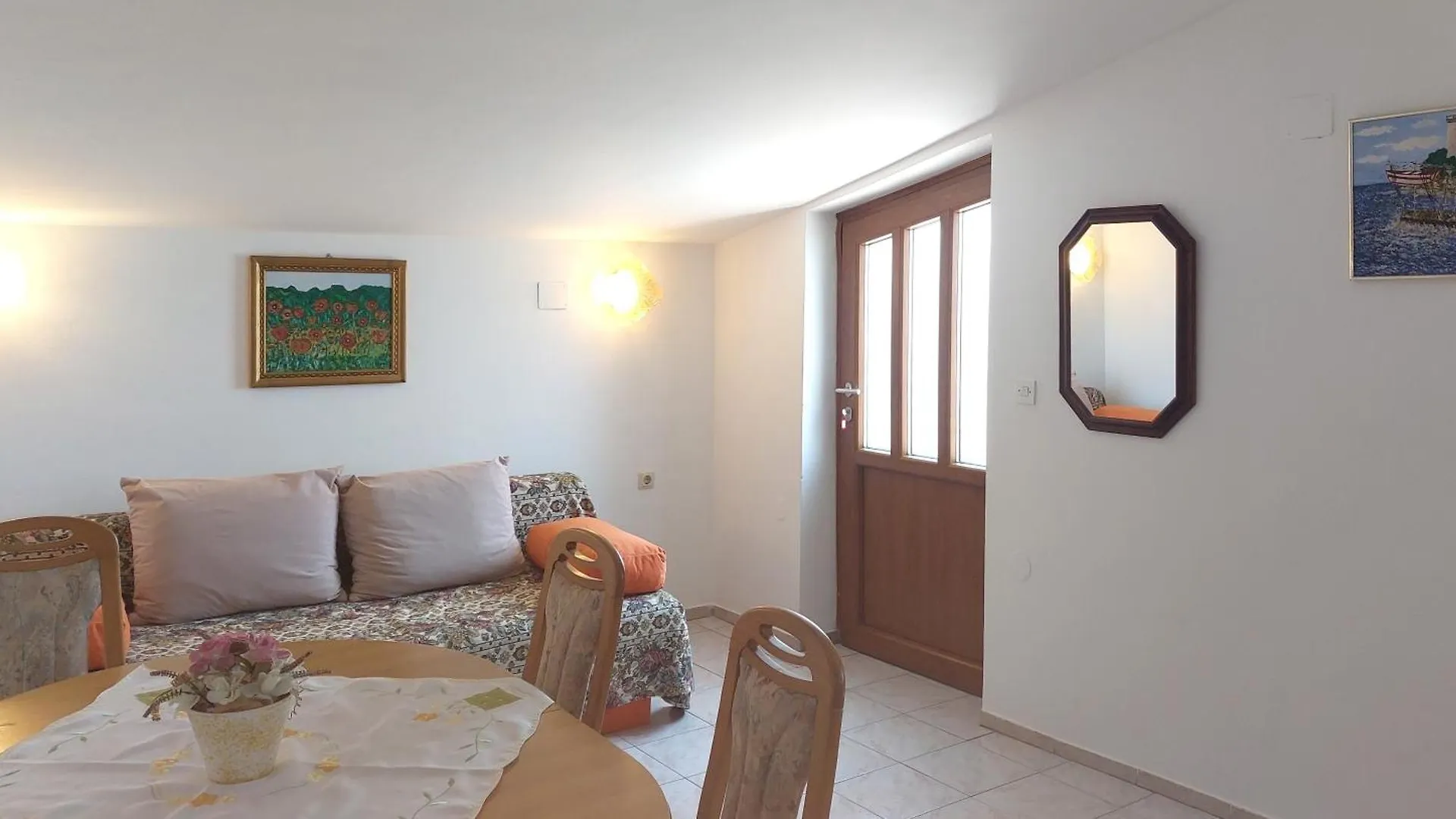 Guest house Mara House With Apartments Murine