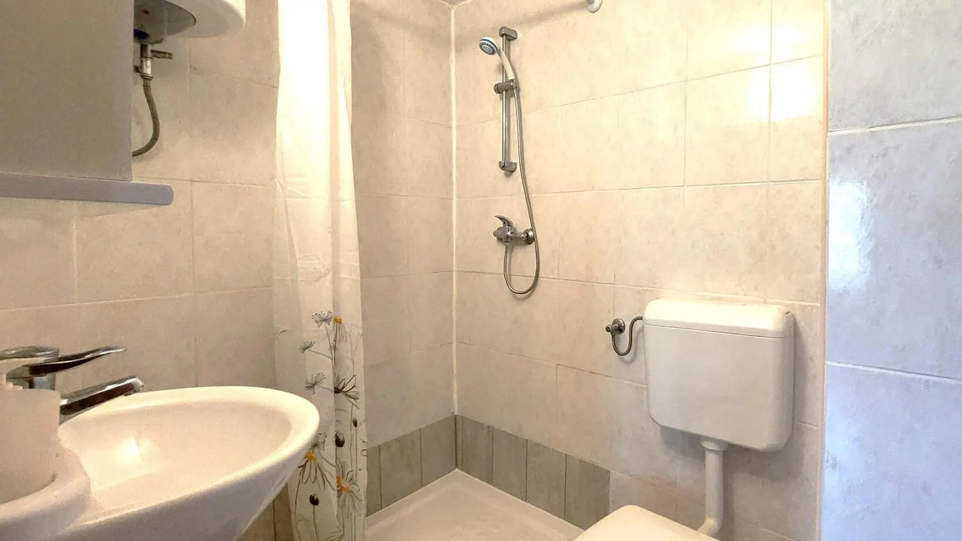 Mara House With Apartments Murine