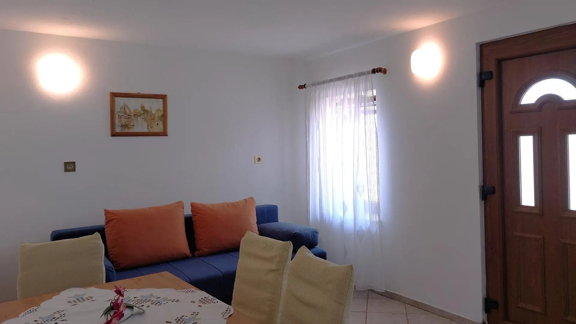 Mara House With Apartments Murine