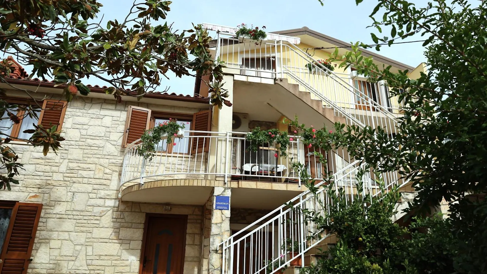 Mara House With Apartments Murine Guest house