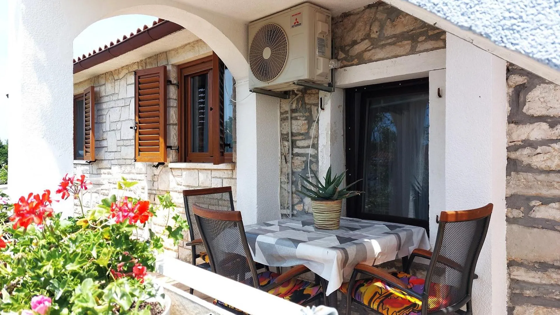 Mara House With Apartments Murine 3*,  Croatia