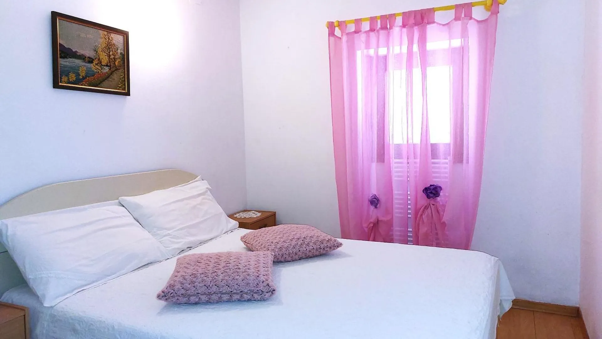 Mara House With Apartments Murine
