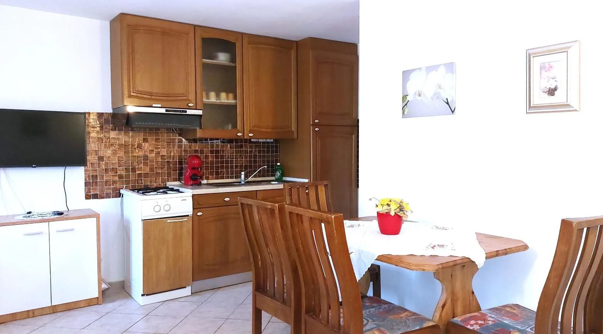Mara House With Apartments Murine