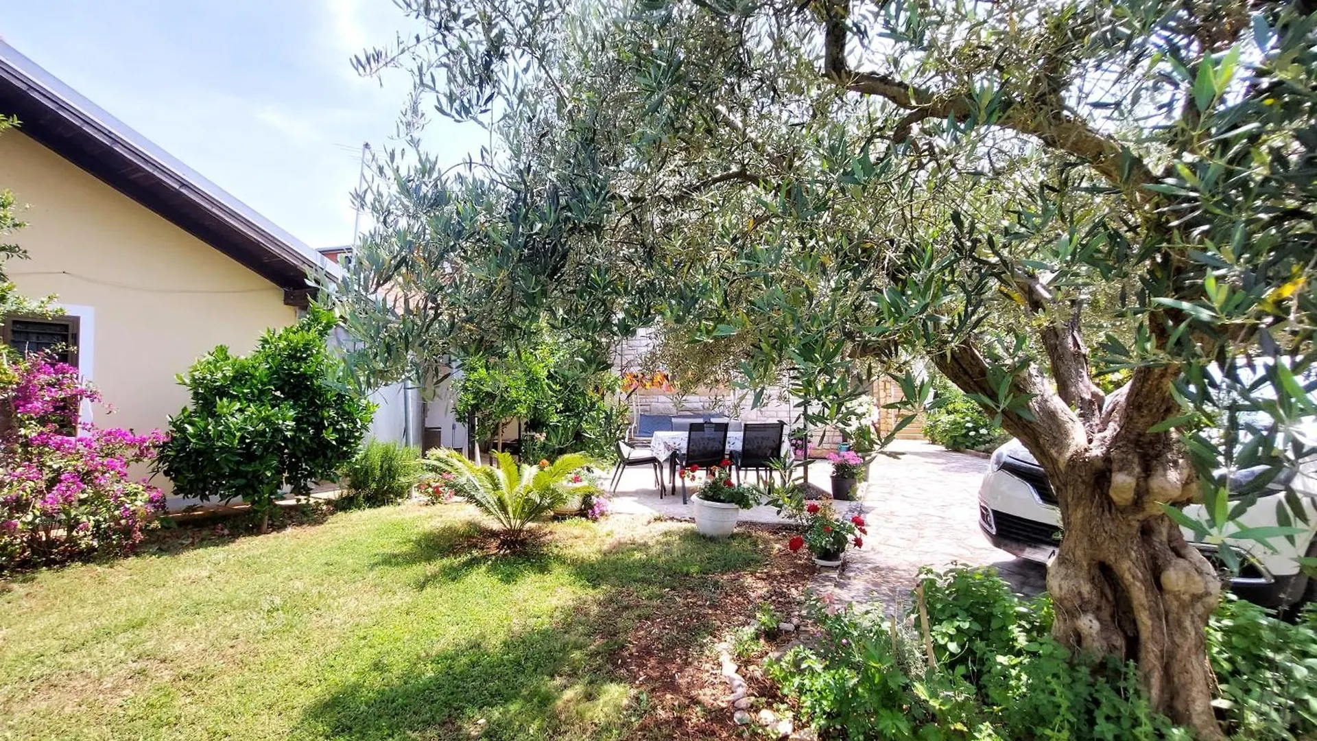 Mara House With Apartments Murine 3*,